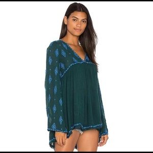 🌸Free people embroidered tunic. Gorgeous emerald color !